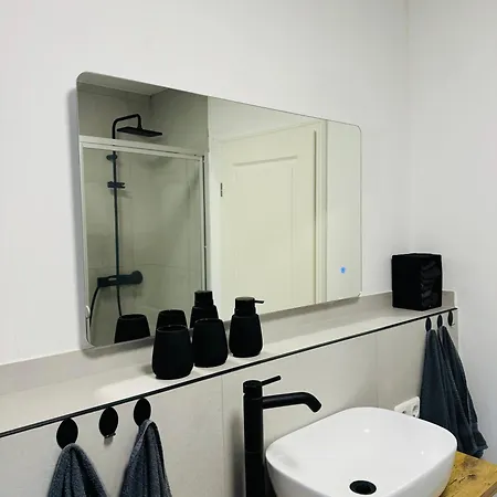 Charmante In -ihr Perfektes Zuhause Am Meer! Terasse, Parken & Strand! W1