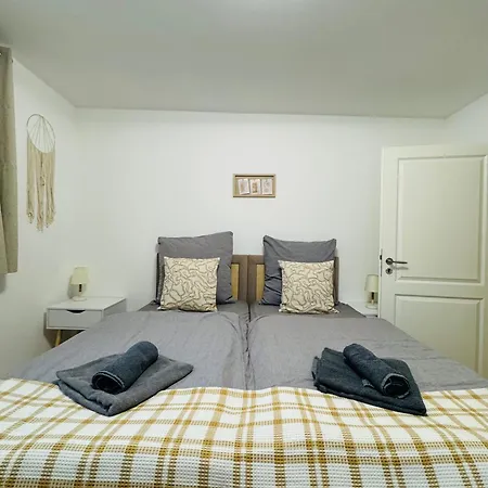 Charmante In -ihr Perfektes Zuhause Am Meer! Terasse, Parken & Strand! W1