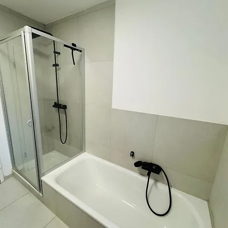 Charmante In -ihr Perfektes Zuhause Am Meer! Terasse, Parken & Strand! W1